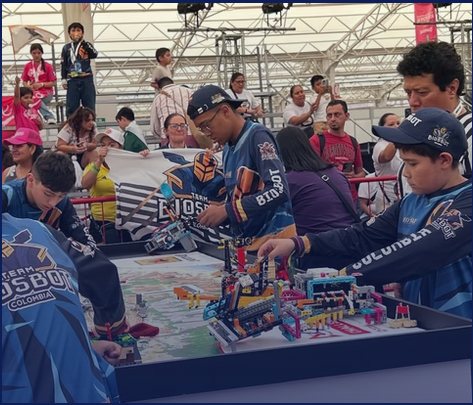 Fotografía de una competencia de robótica